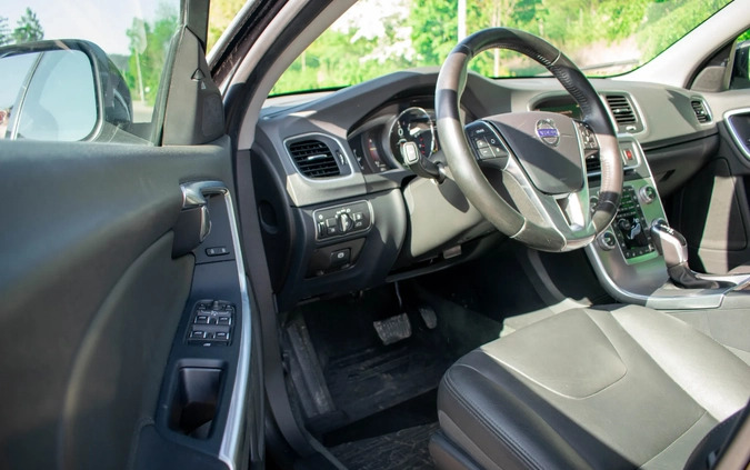 Volvo S60 cena 82900 przebieg: 43000, rok produkcji 2018 z Poznań małe 121